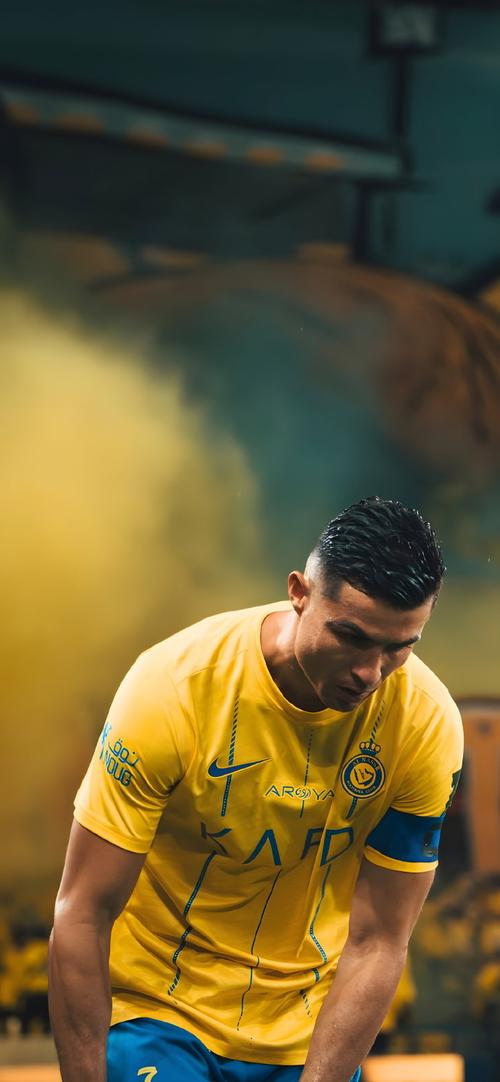 邵佳一刚出任国足主教练就引发热议